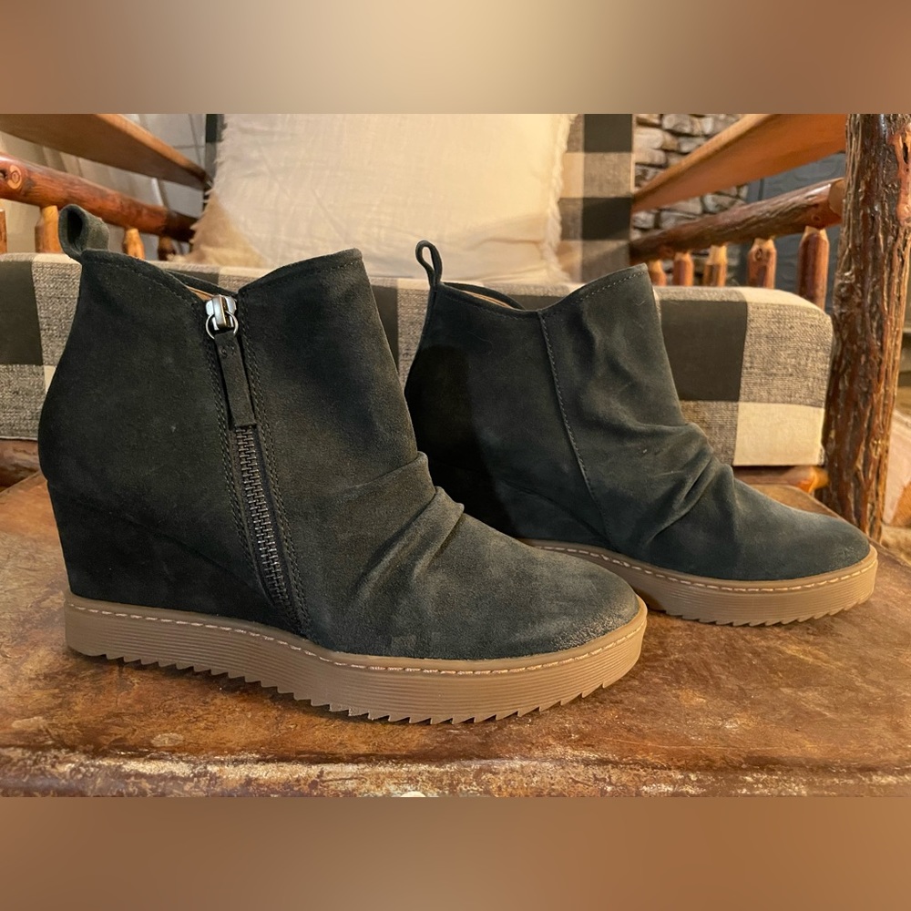 Sofft Shera Water Resistant Wedge Bootie, new without box, Hunter Size 8